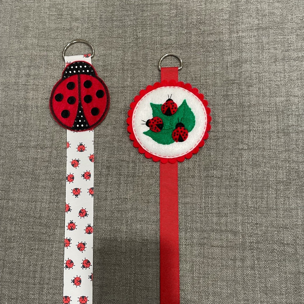 Girls hair bow and barrette holder/ribbons
